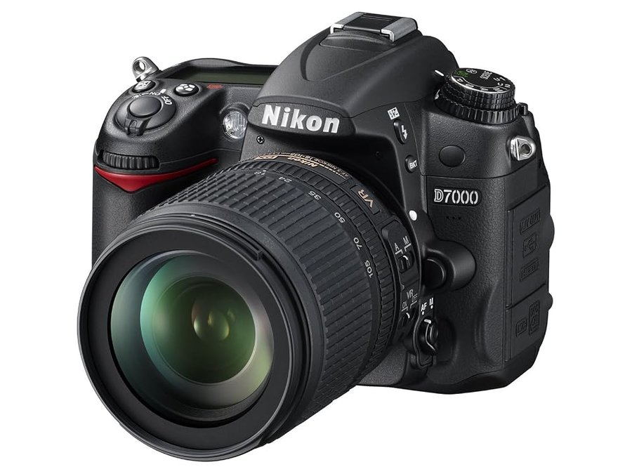 Nikon D7000 Fotocamera Digitale SLR con Kit Obiettivo VR 18-105mm (16.2MP) LCD da 3 Pollici (Certificato Ricondizionato)