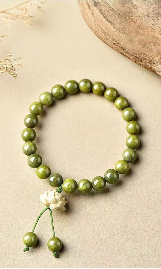 Green Sandalwood Lotus Beaded Bracelet