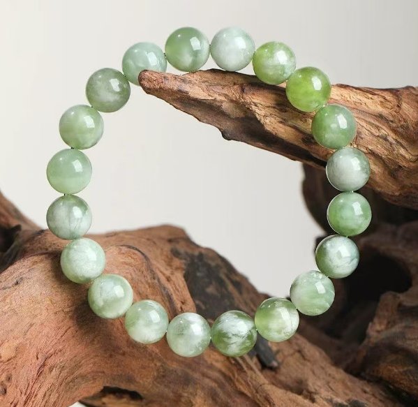 A Jade Bracelet To Attract Wealth And Prosperity