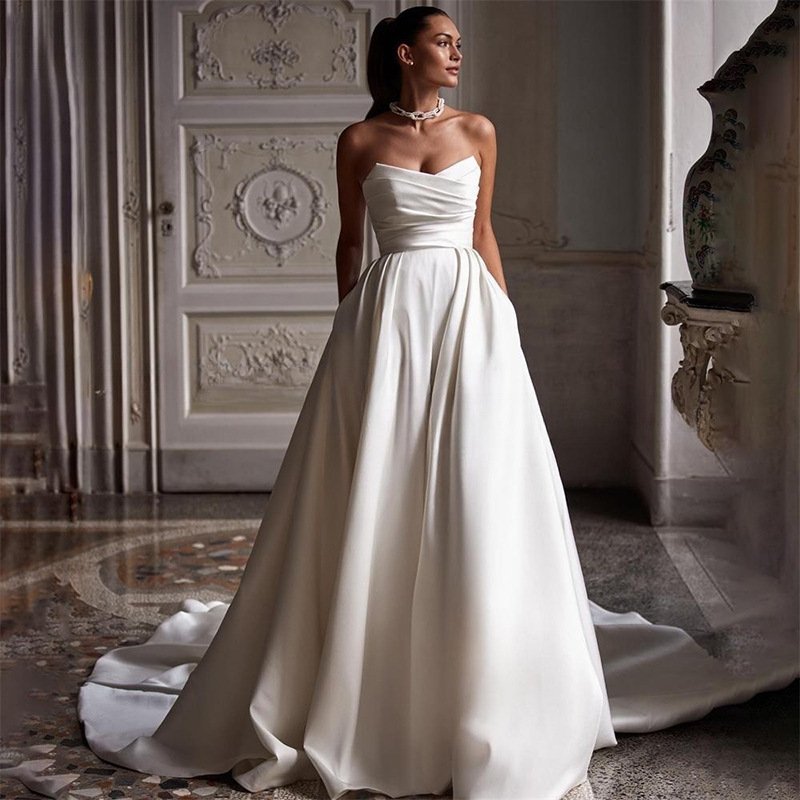 Four Seasons New Style White Satin Tube Top Simple Dress