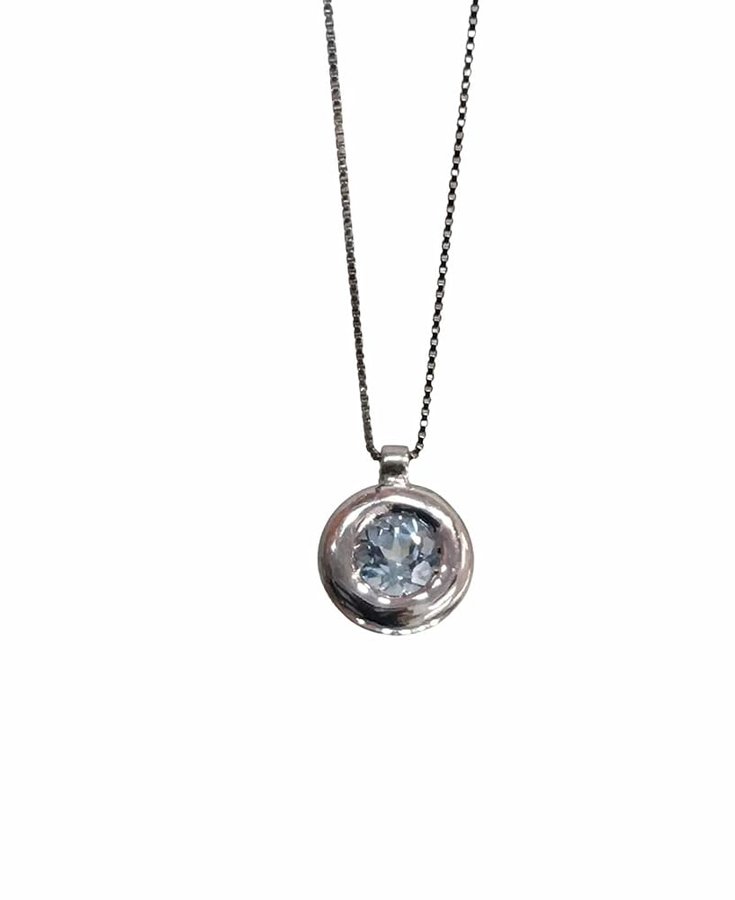 Collana girocollo da donna in oro bianco 18kt con pendente a cipollina punto luce con acquamarina taglio brillante