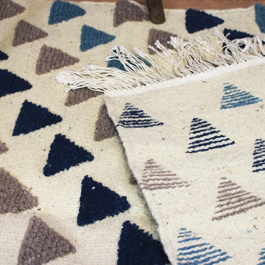 Tappeto Berber annodato a mano, 155 x 100 cm, in lana di pecora Tunisia, con triangoli blu e beige