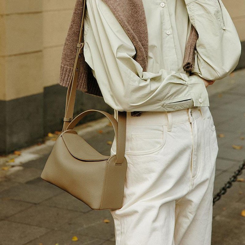 New Vintage-style First-layer Cowhide Commuter Bag For Women