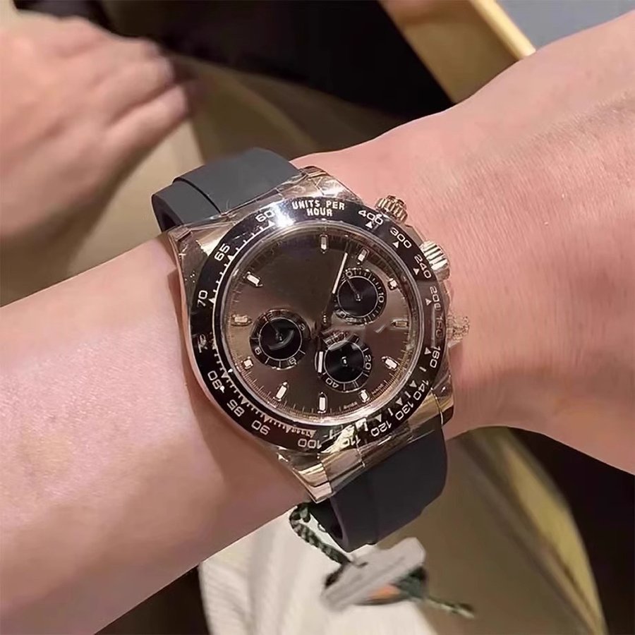 Mens High-quality Mechanical Watch With A Rubber Strap