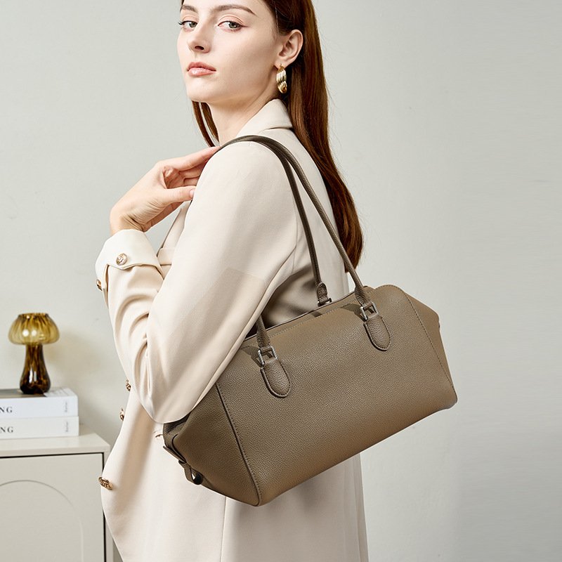 Underarm Bag With A Premium Feel Made From Top-layer Cowhide Tote