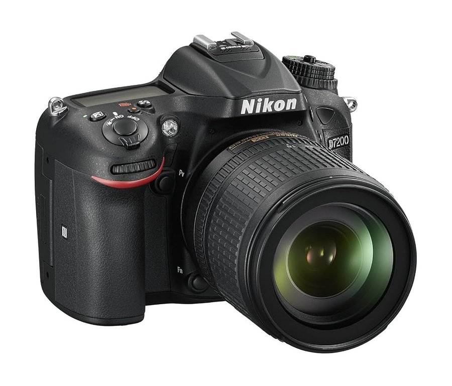 Nikon D7200 + Nikkor 18/105 VR Fotocamera Reflex Digitale, 24,72 Megapixel, Wi-Fi incorporato, NFC, SD 8GB 200x Premium Lexar, colore: nero [Nital card: 4 anni di garanzia]