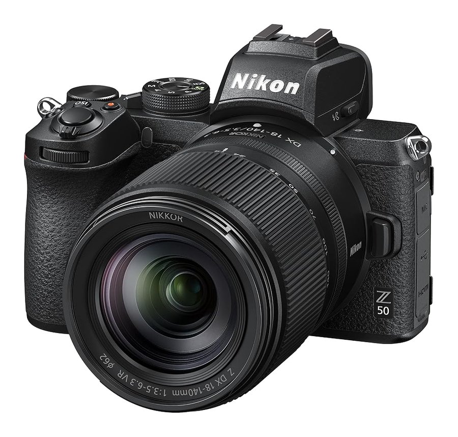 Nikon Z50 + Z DX 18-140 VR + Lexar SD 64 GB Fotocamera Mirrorless, CMOS DX da 20.9 MP, Sistema Hybrid-AF, Mirino Elettronico (EVF), LCD 3.2" Touch, Video 4K, Nero [Nital Card: 4 Anni di Garanzia]