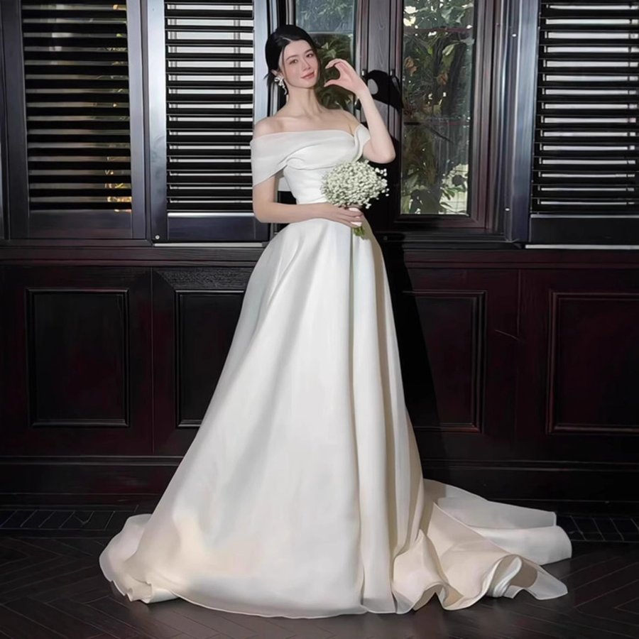 Elegant Satin Off-shoulder Light Wedding Dress Simple And Sophisticated
