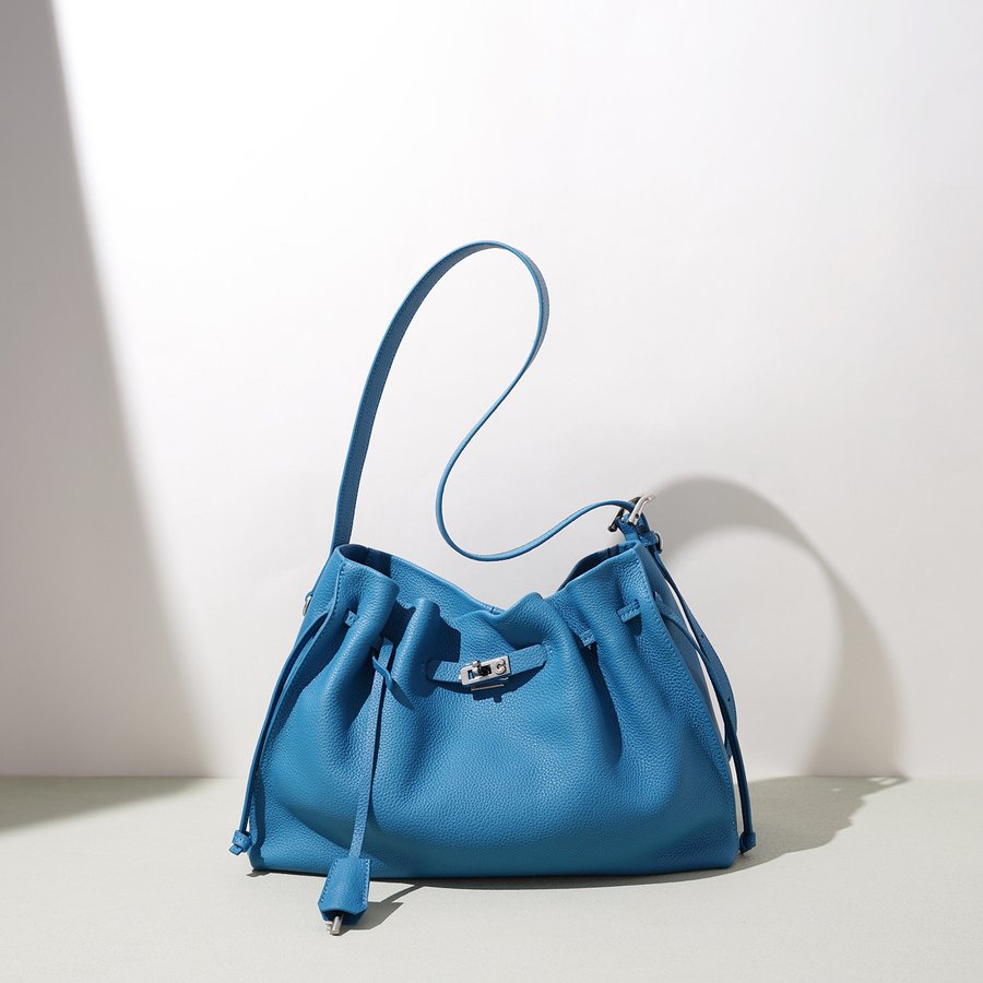Casual Pleated Drawstring Crossbody Bag With A Premium Feel
